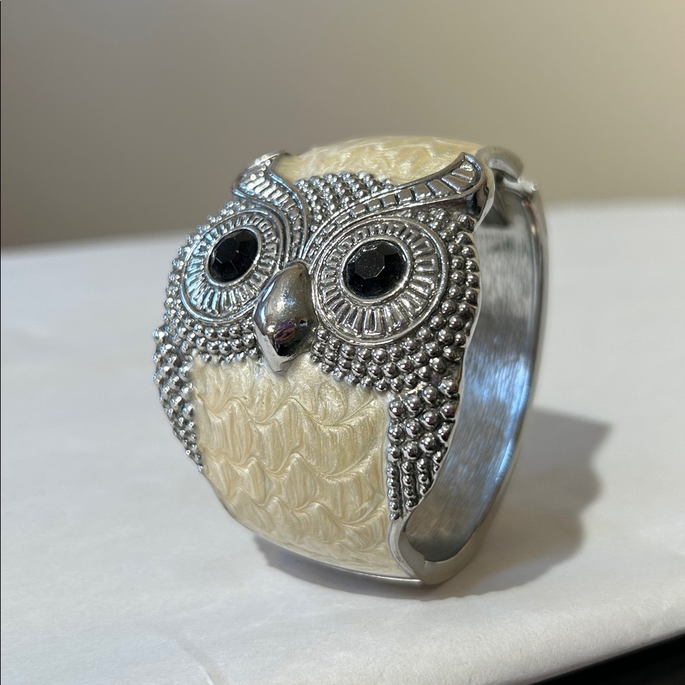 Chic Owl Bangle, Silver & Cream Owl
